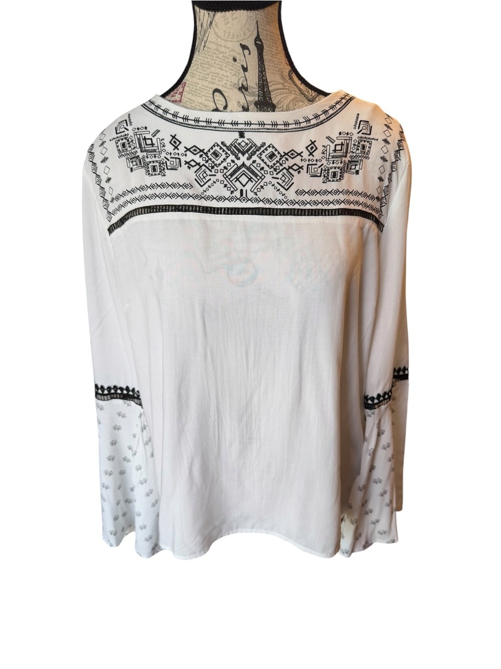 Moral Fiber White Boho Embroidered Long-Sleeve Tunic
